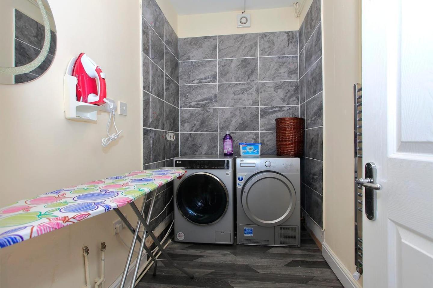Luxury Hot Tub Entertainment Room Central Park Πήτερμπορο Εξωτερικό φωτογραφία